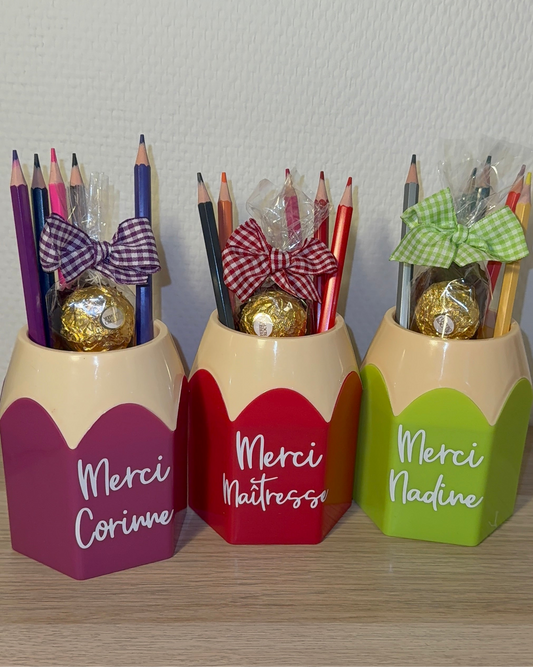 ✏️ Boîte Crayon Cadeau Personnalisée – « Merci Maîtresse »
